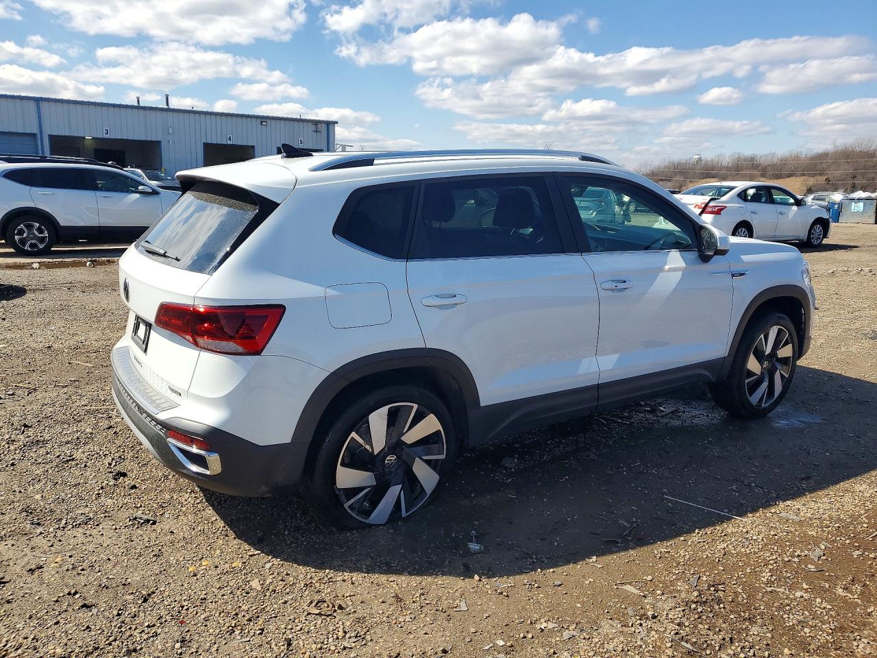 2024 VOLKSWAGEN TAOS SEL photo 3