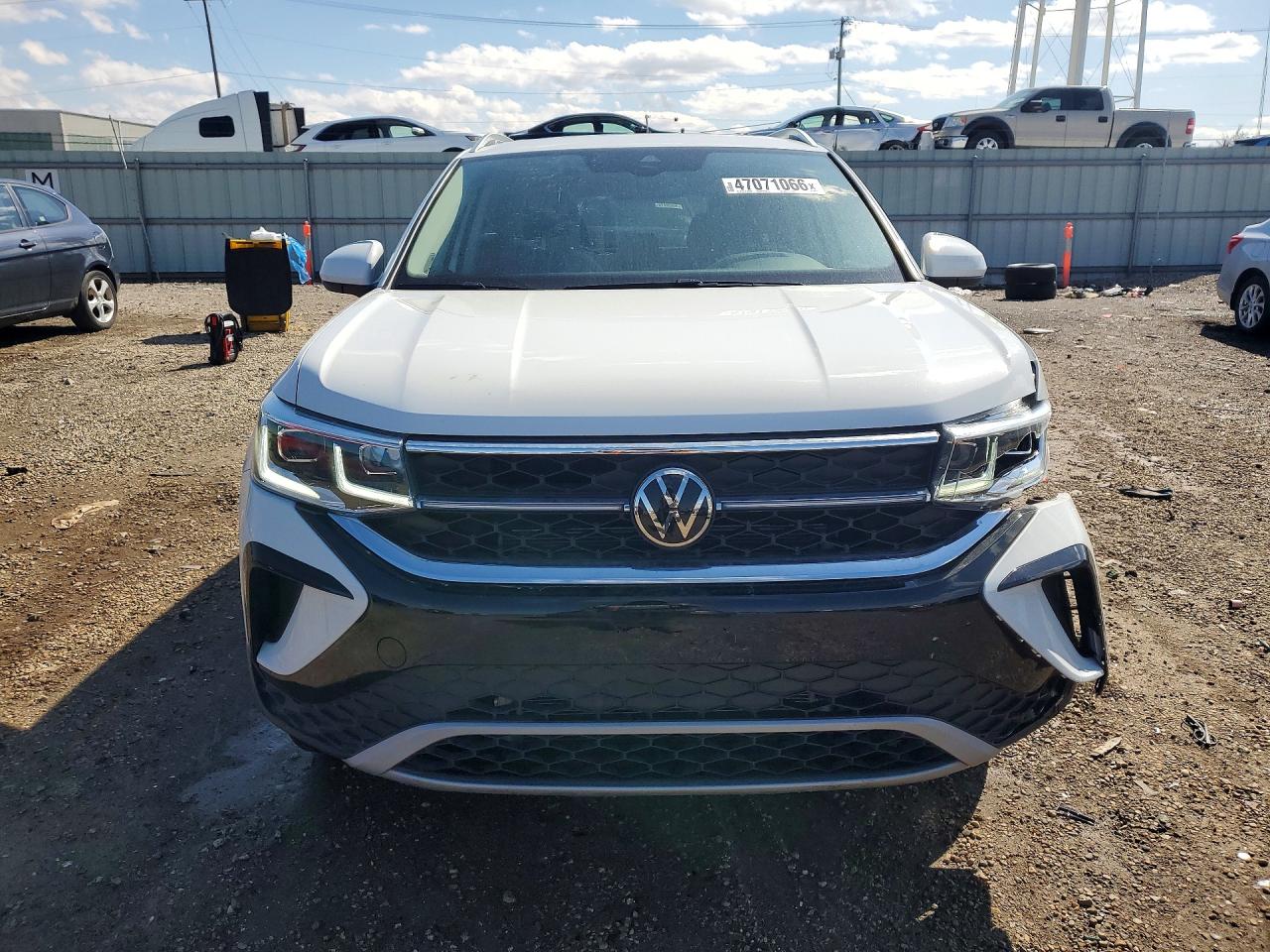2024 VOLKSWAGEN TAOS SEL photo 5
