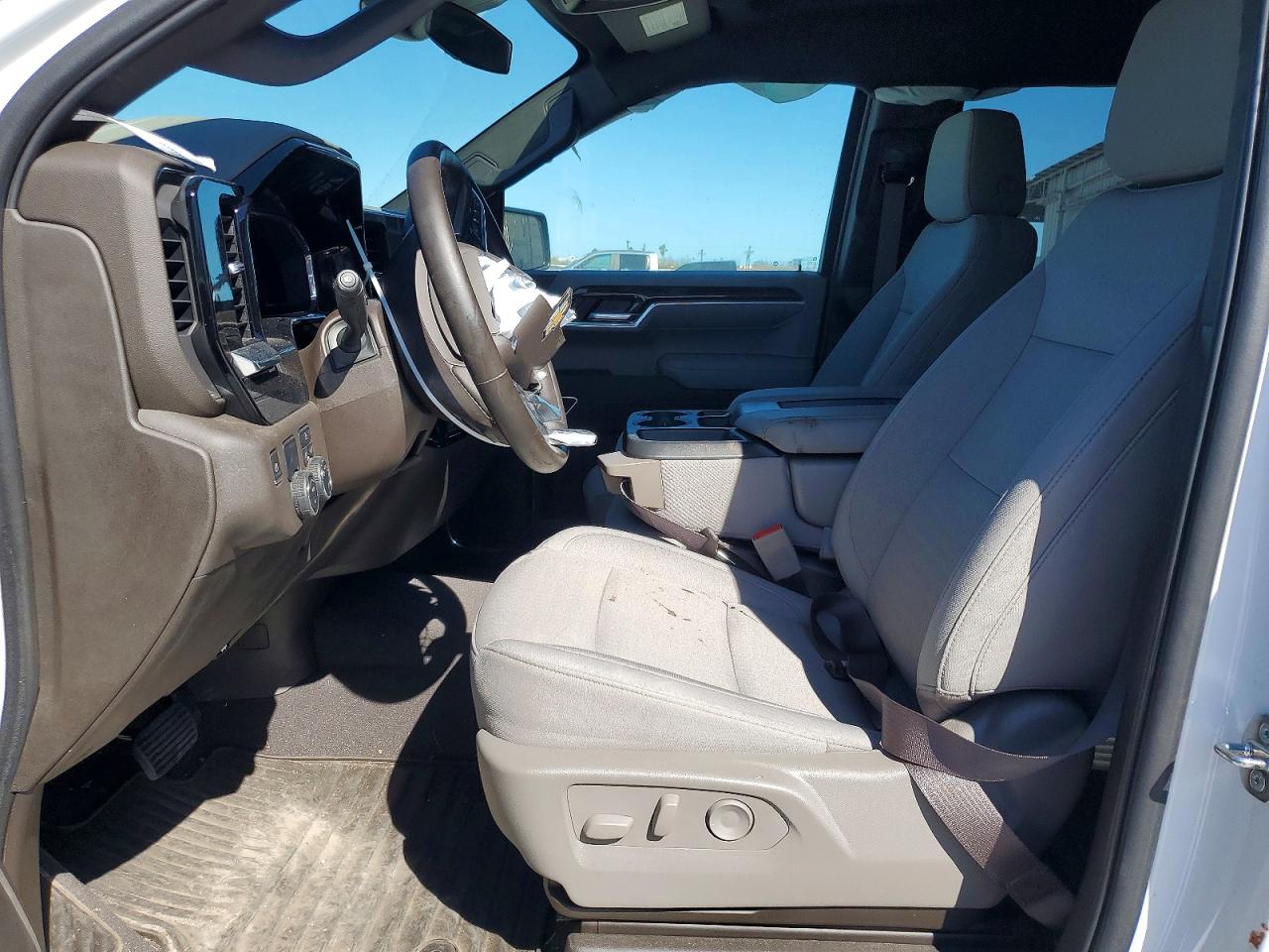 2024 CHEVROLET SILVERADO C1500 LT photo 19