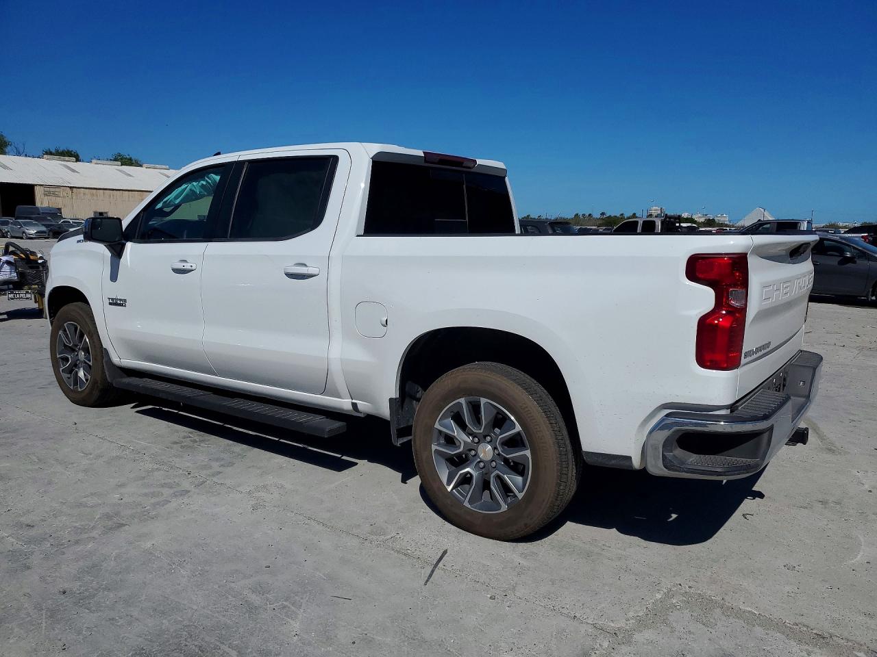 2024 CHEVROLET SILVERADO C1500 LT photo 4