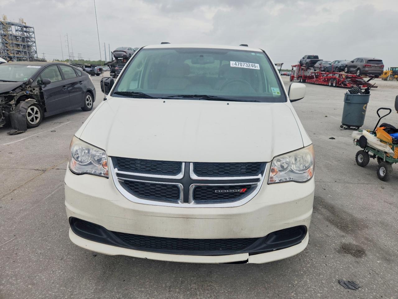 2013 DODGE GRAND CARAVAN SXT photo 5
