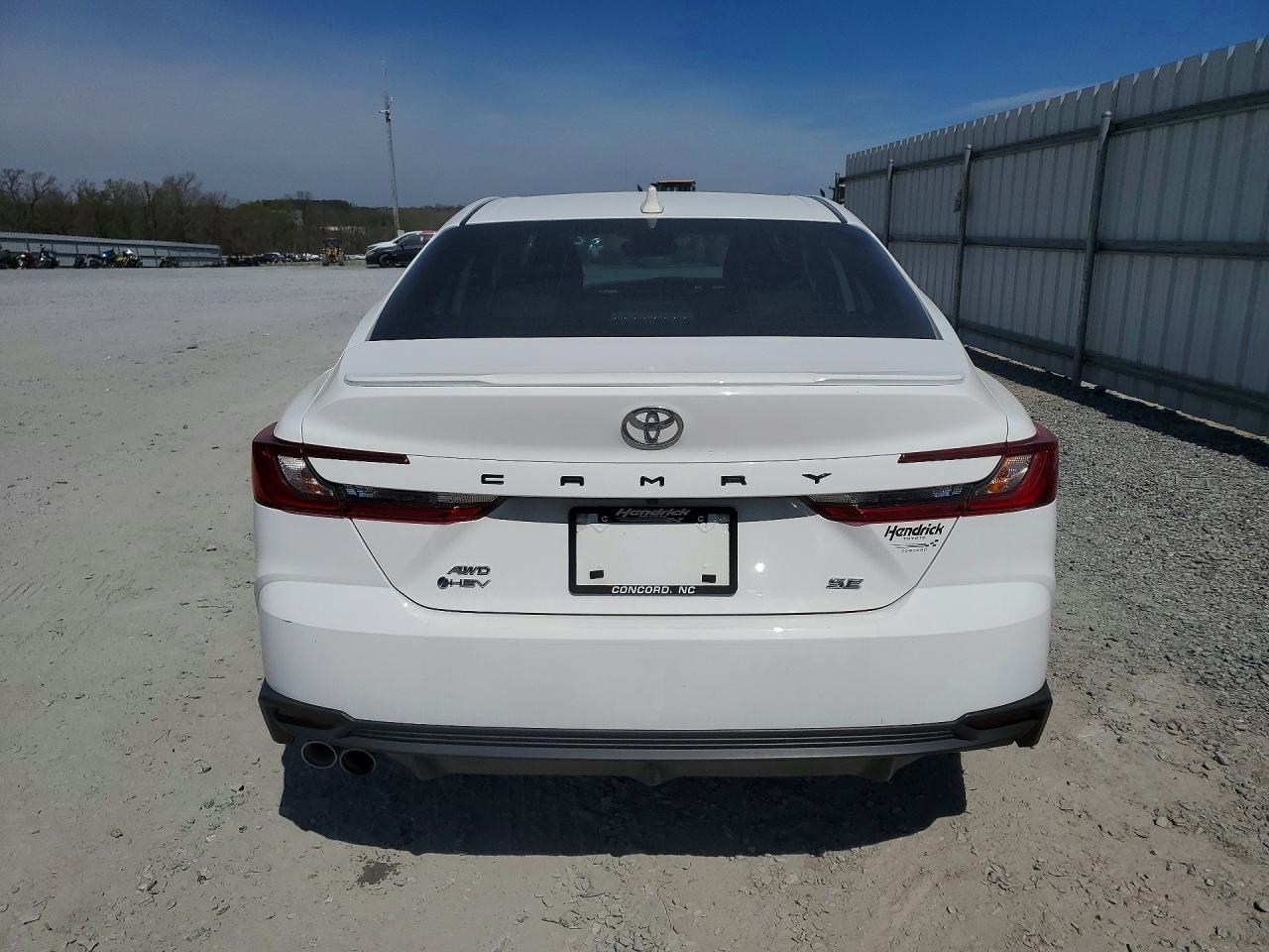 2025 TOYOTA CAMRY SE photo 11