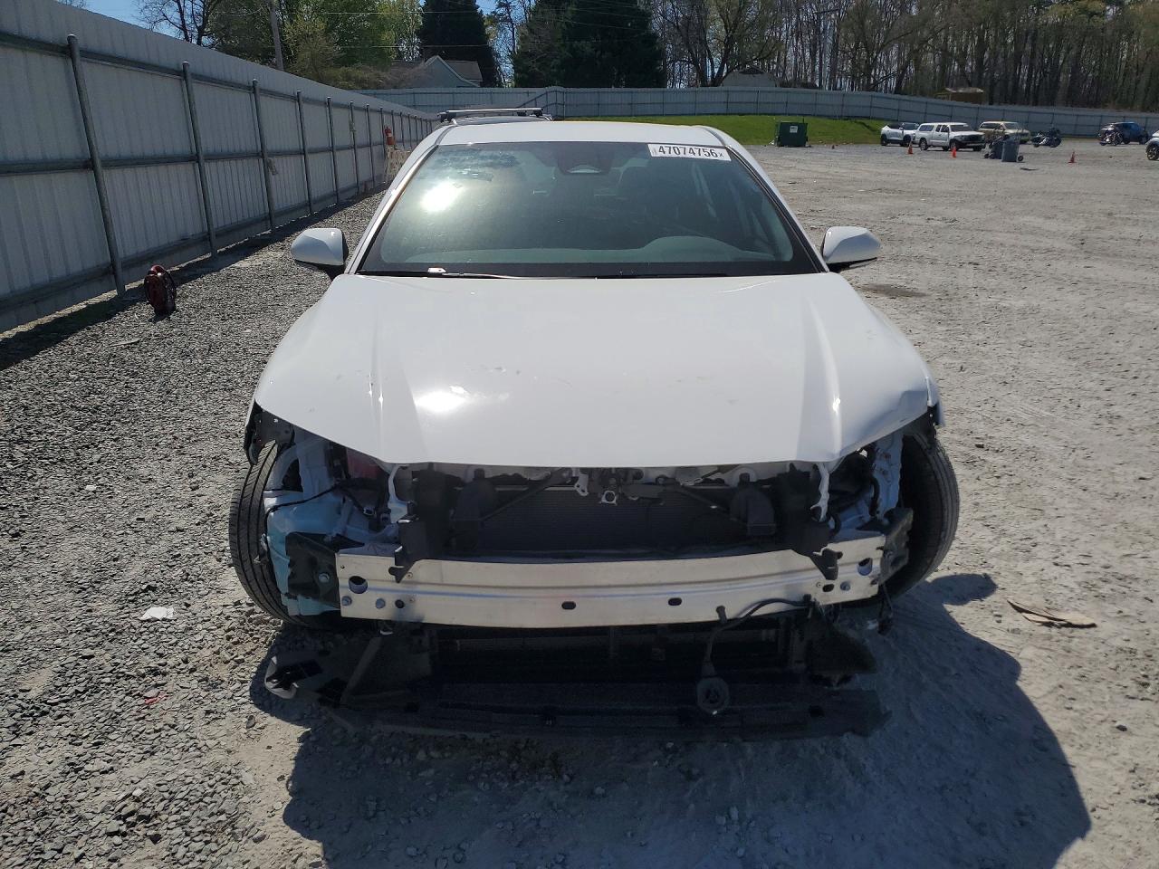 2025 TOYOTA CAMRY SE photo 9
