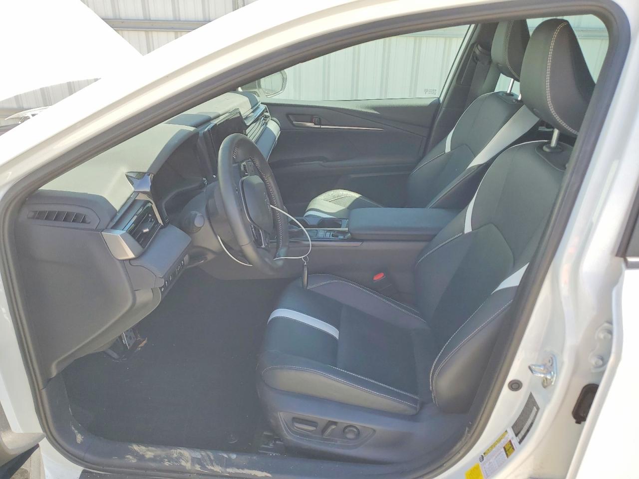 2025 TOYOTA CAMRY SE photo 13