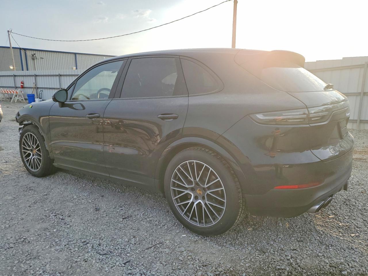 2022 PORSCHE CAYENNE photo 3