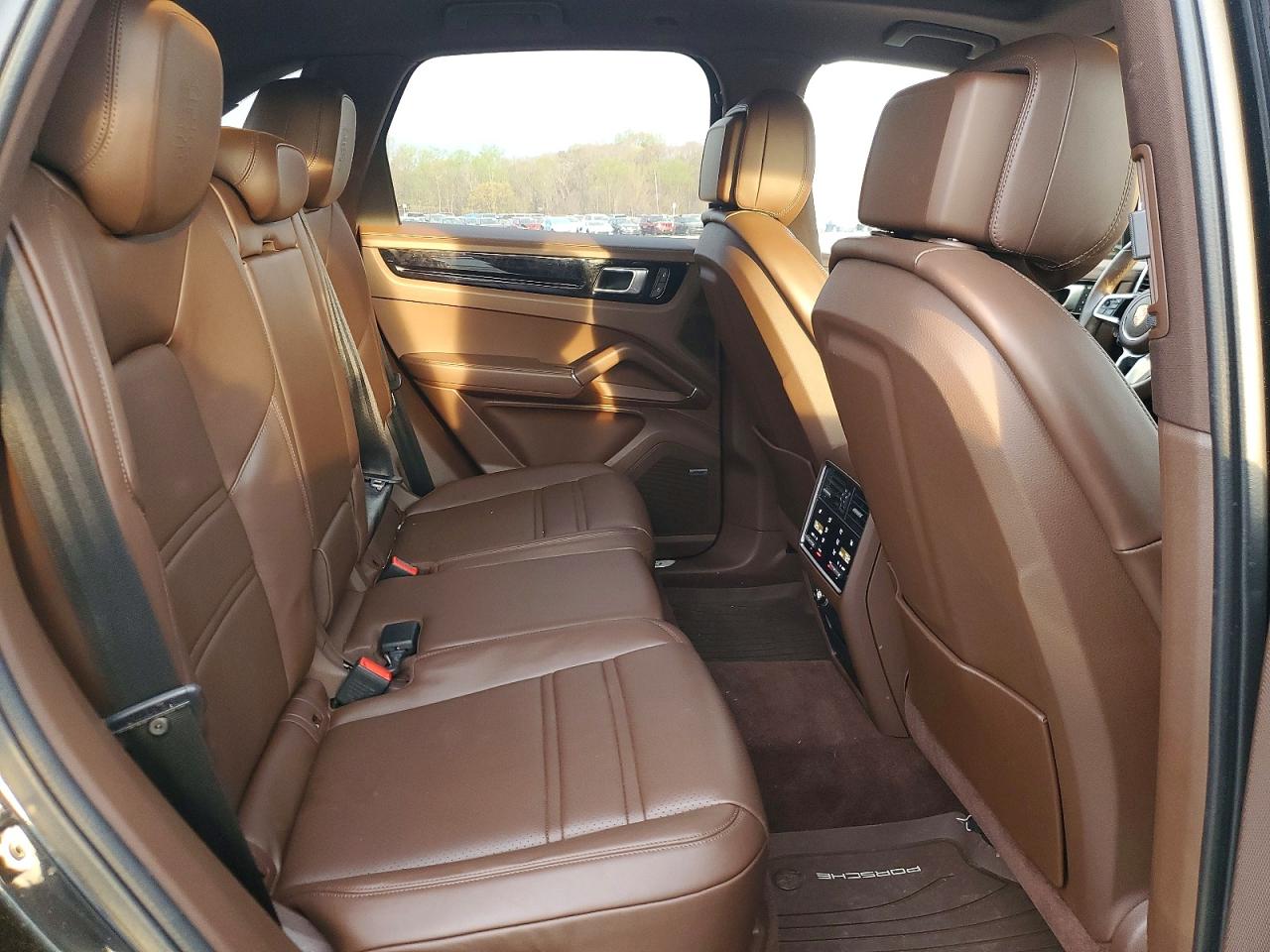 2022 PORSCHE CAYENNE photo 19