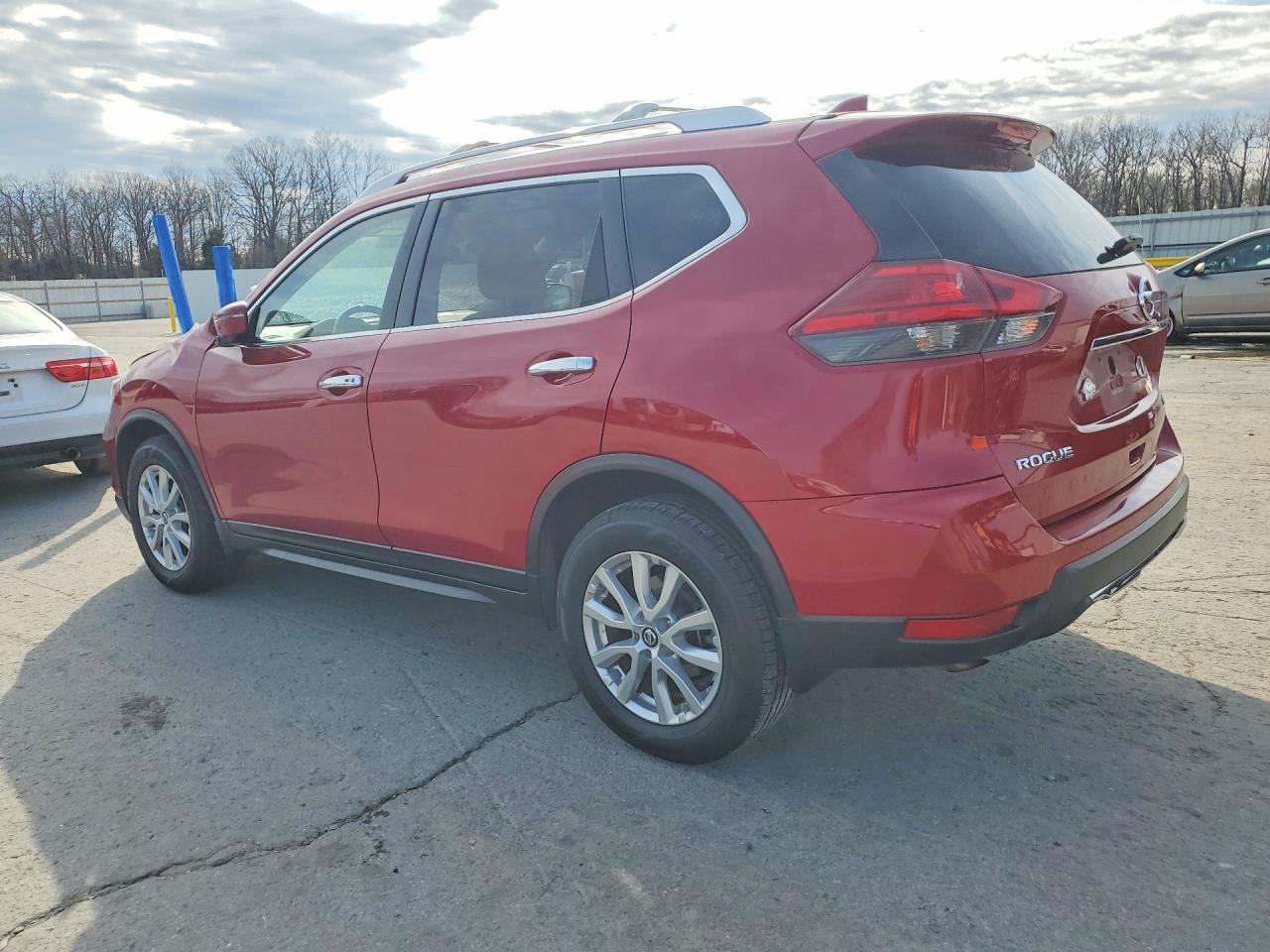 2017 NISSAN ROGUE SV photo 2