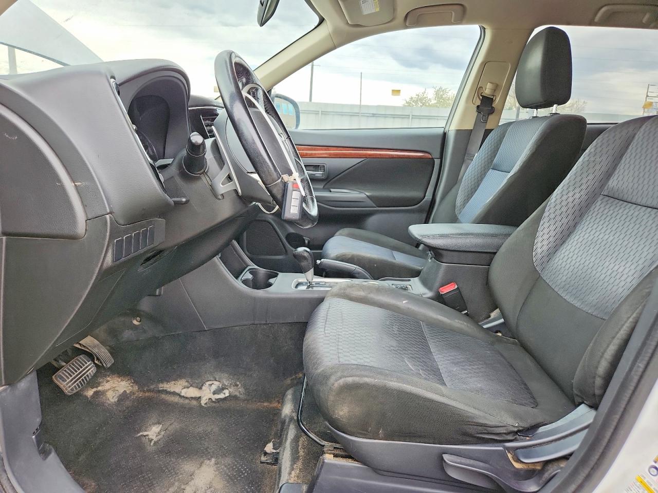2014 MITSUBISHI OUTLANDER GT photo 13