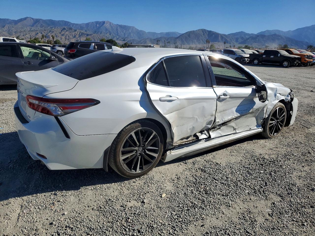 2018 TOYOTA CAMRY XSE photo 5