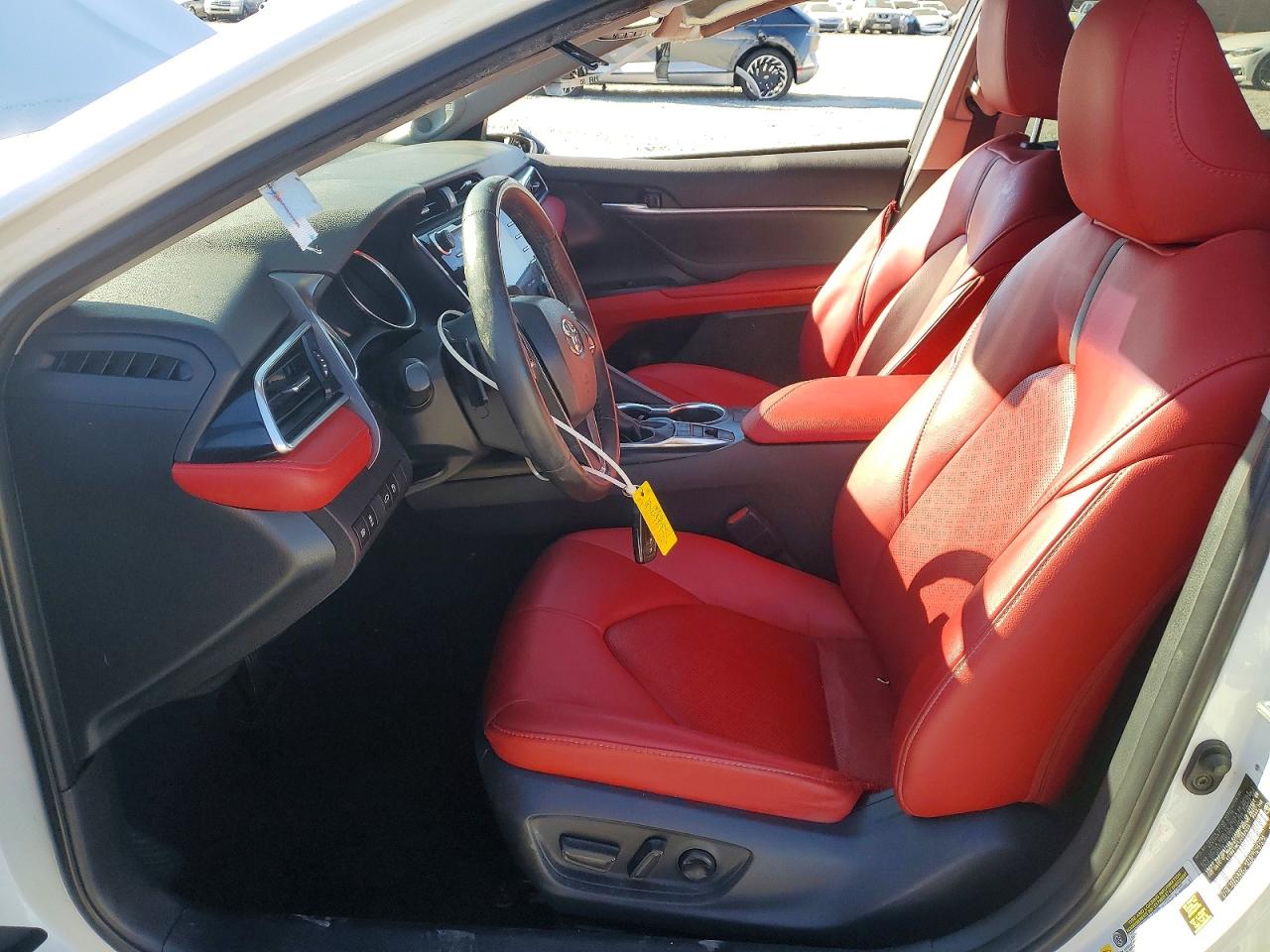 2018 TOYOTA CAMRY XSE photo 13