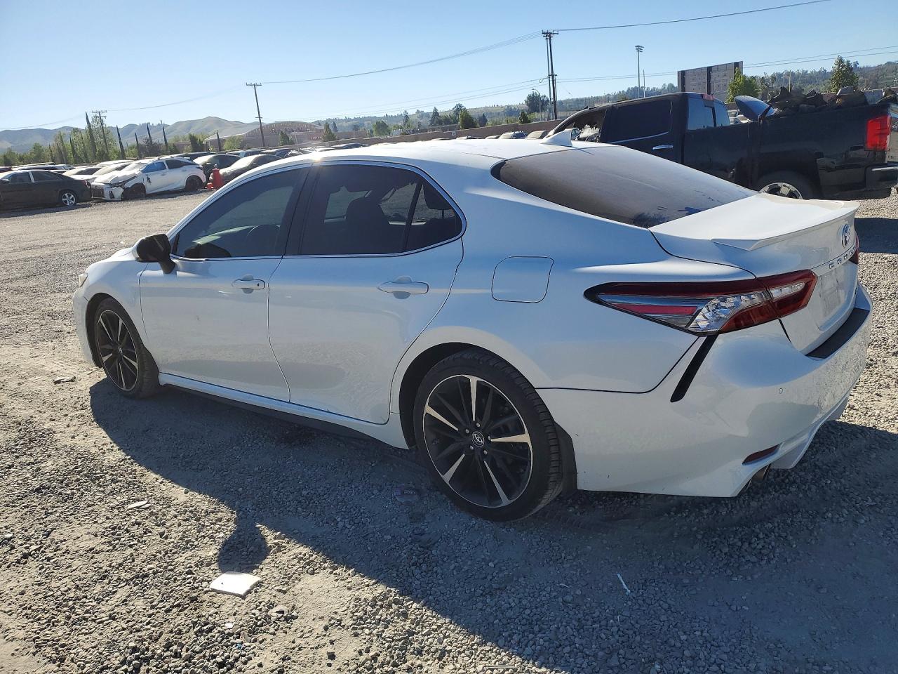 2018 TOYOTA CAMRY XSE photo 3