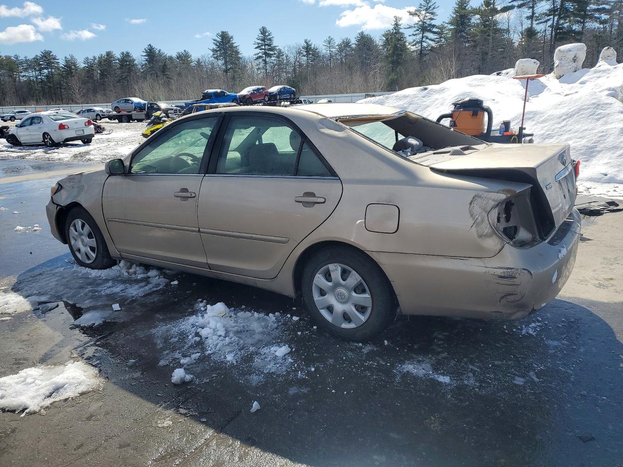 2002 TOYOTA CAMRY LE photo 3