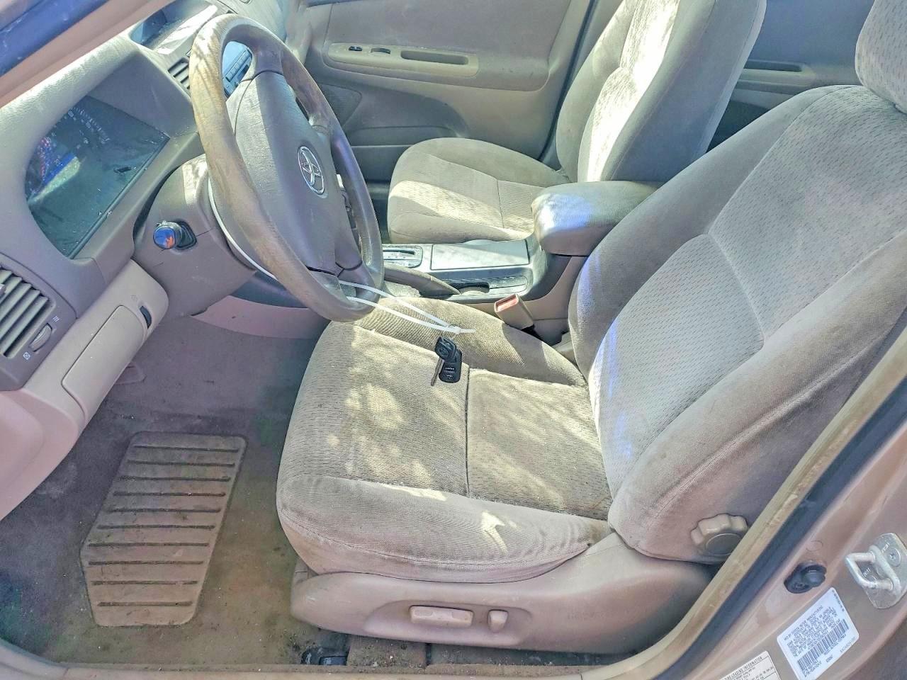 2002 TOYOTA CAMRY LE photo 13