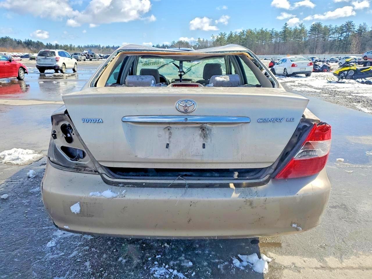 2002 TOYOTA CAMRY LE photo 11