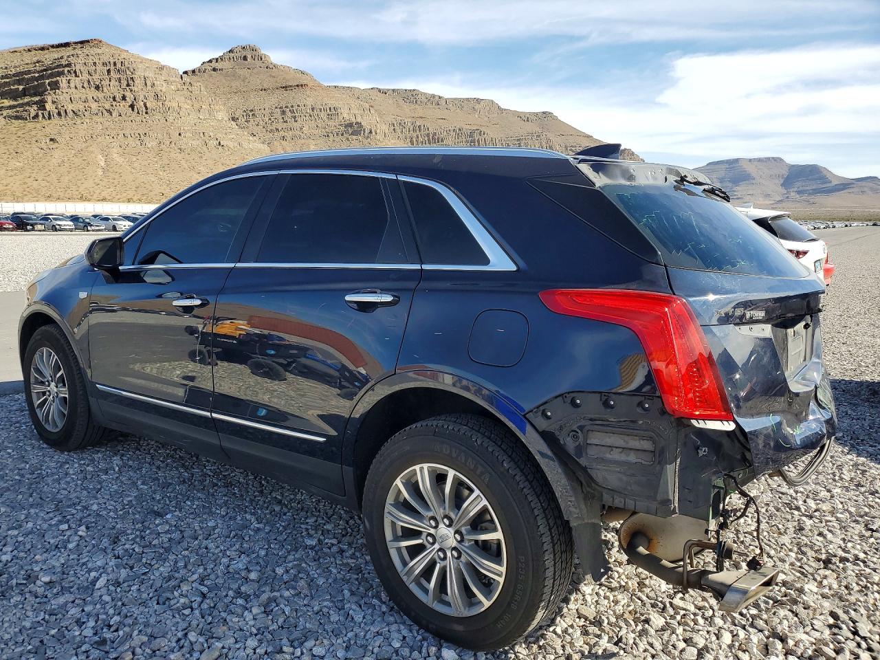 2017 CADILLAC XT5 LUXURY photo 3