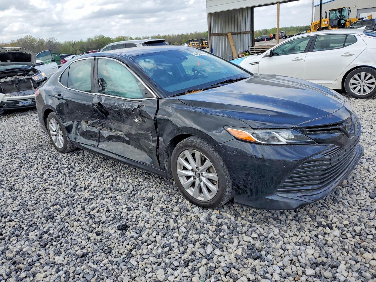 2019 TOYOTA CAMRY photo 4