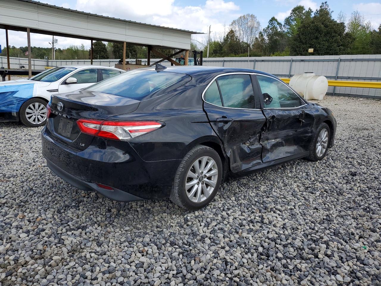 2019 TOYOTA CAMRY photo 3