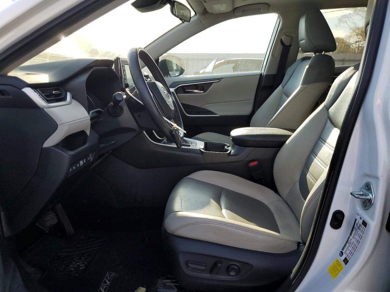 2019 TOYOTA RAV4 XLE PREMIUM photo 7