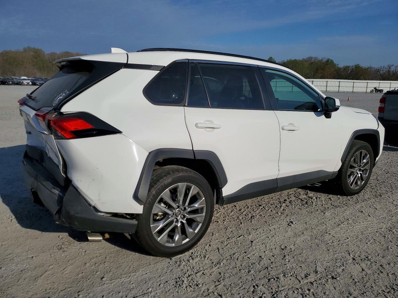 2019 TOYOTA RAV4 XLE PREMIUM photo 3