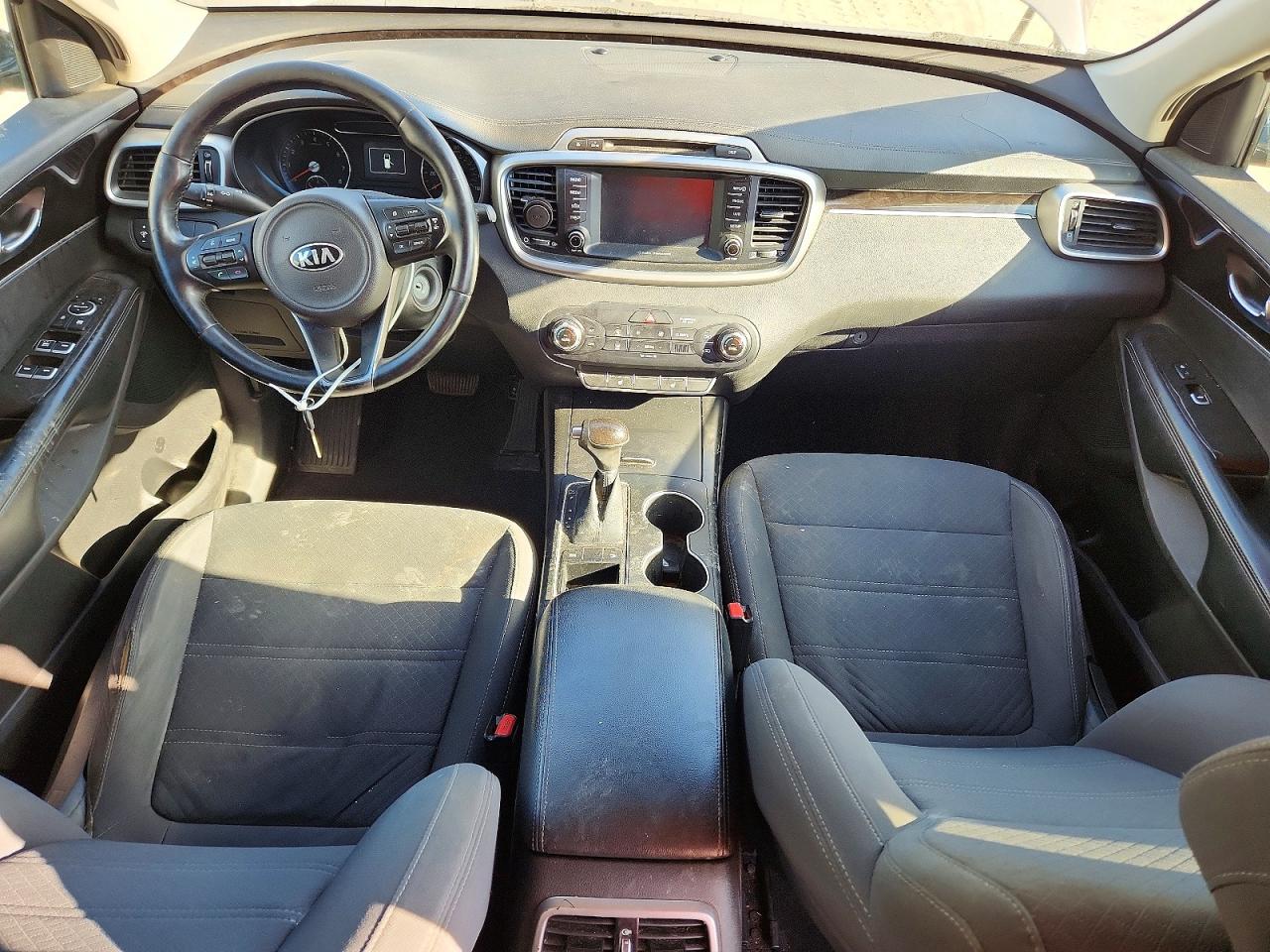 2017 KIA SORENTO LX photo 8