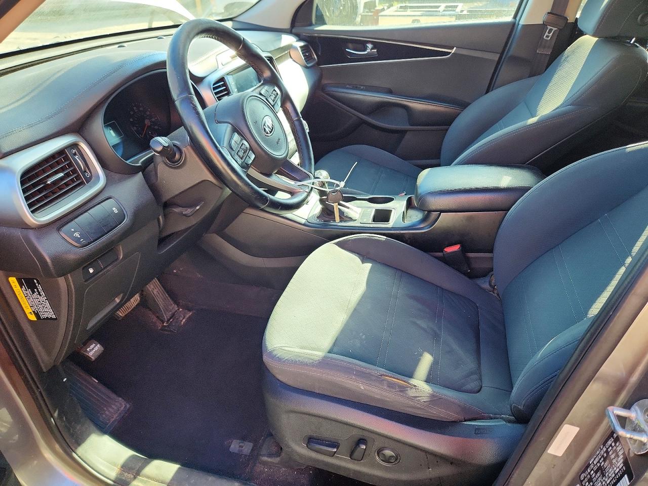 2017 KIA SORENTO LX photo 7
