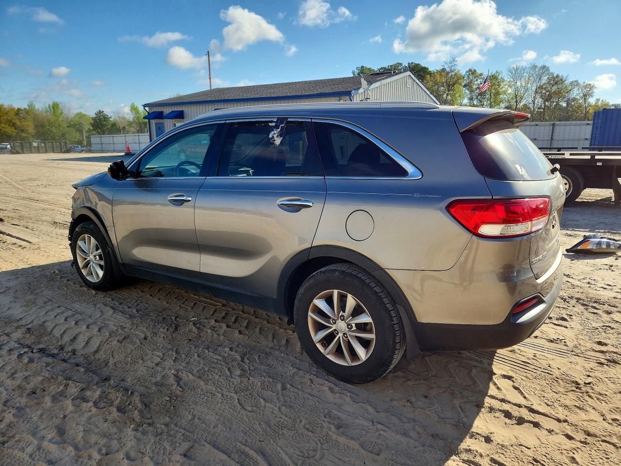 2017 KIA SORENTO LX photo 2