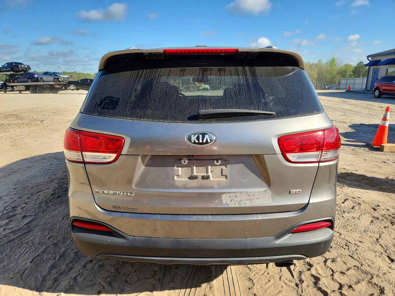 2017 KIA SORENTO LX photo 6