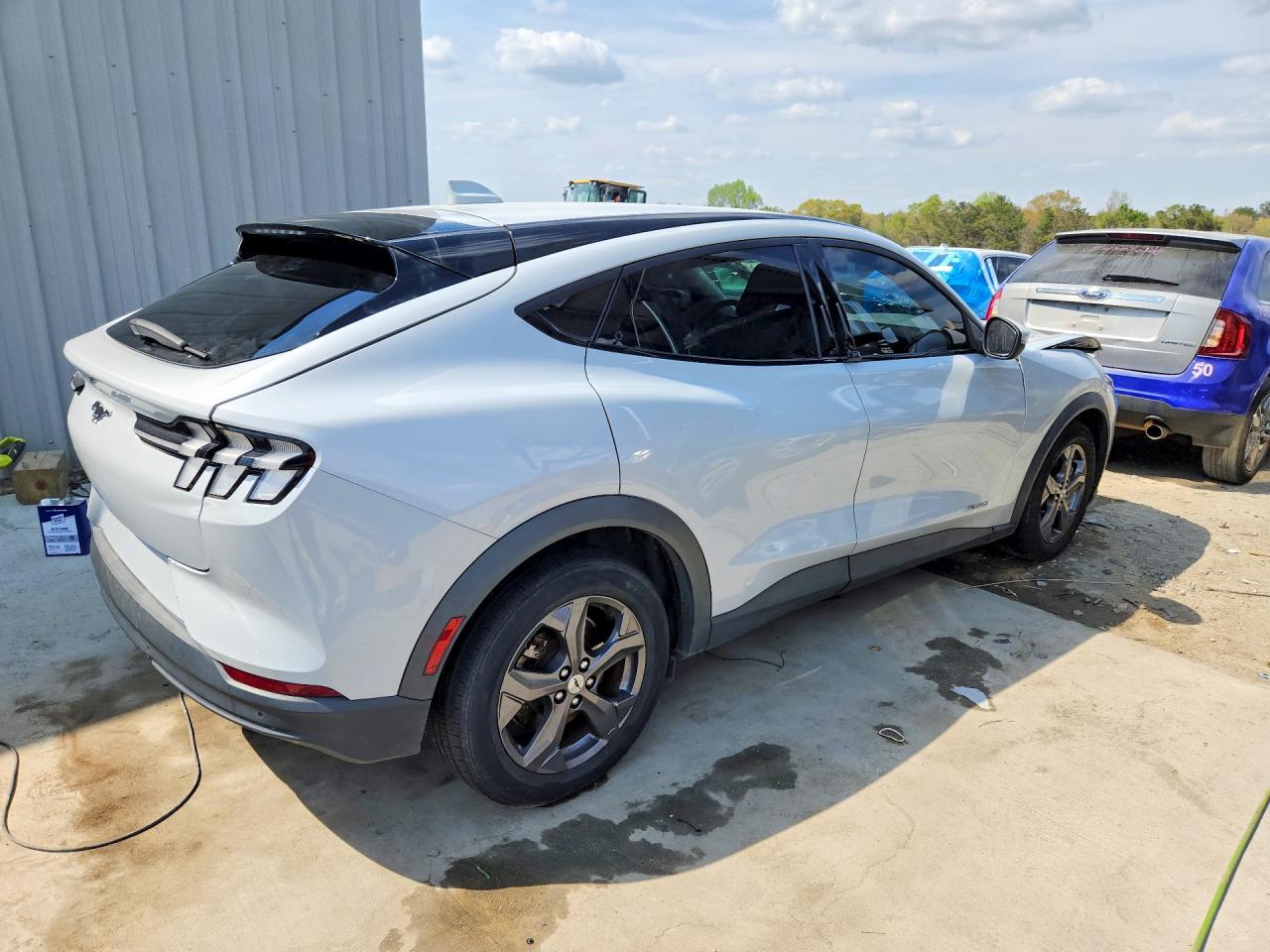 2022 FORD MUSTANG MACH-E SELECT photo 3