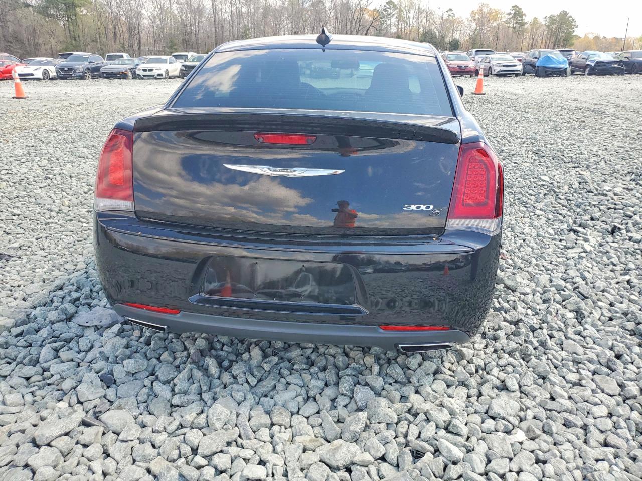 2018 CHRYSLER 300 S photo 16