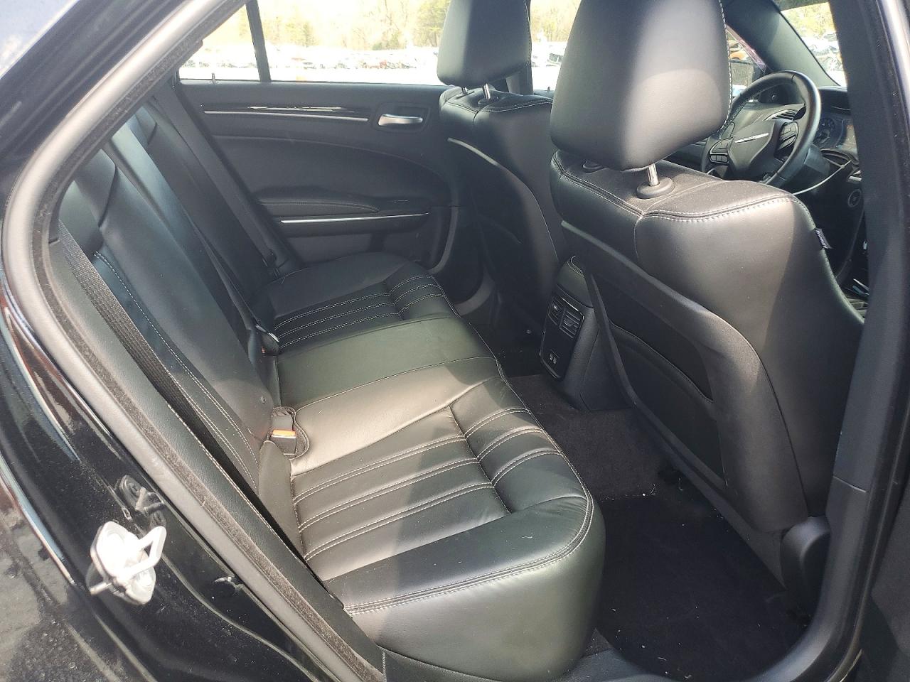 2018 CHRYSLER 300 S photo 28