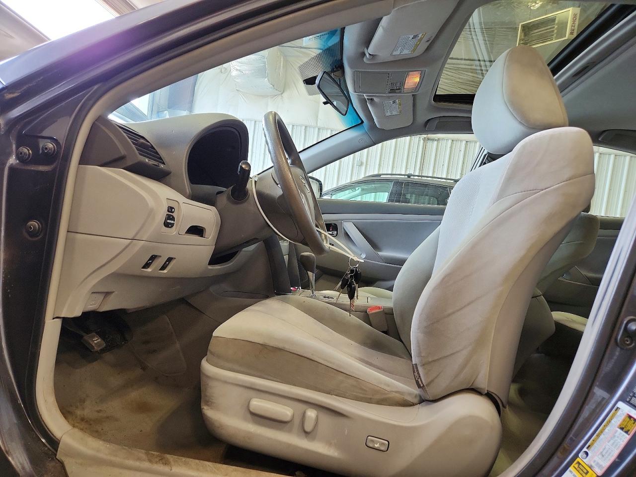 2010 TOYOTA CAMRY LE photo 13
