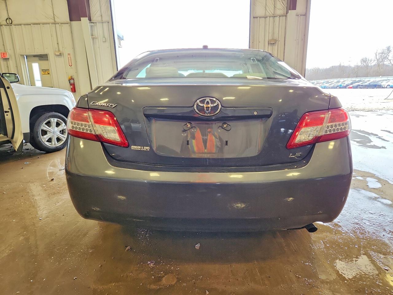 2010 TOYOTA CAMRY LE photo 11