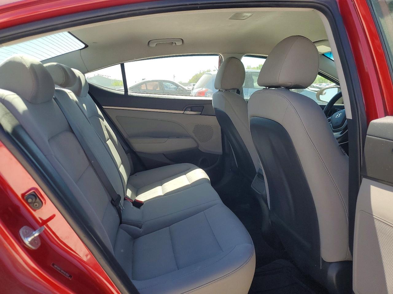 2017 HYUNDAI ELANTRA SE photo 10