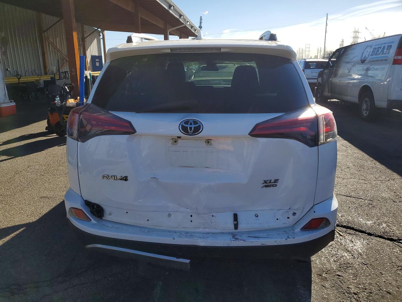 2017 TOYOTA RAV4 XLE photo 11