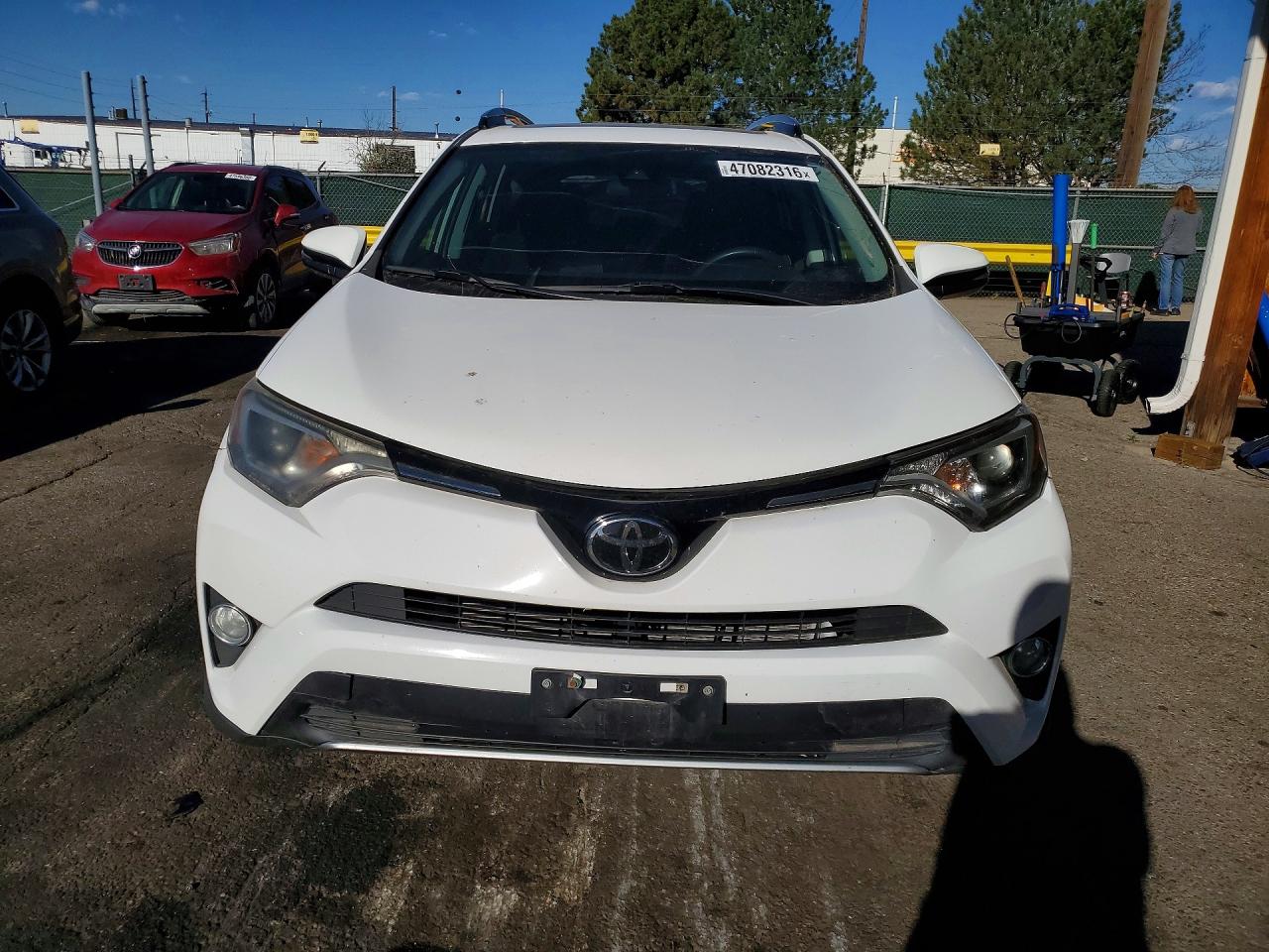 2017 TOYOTA RAV4 XLE photo 9