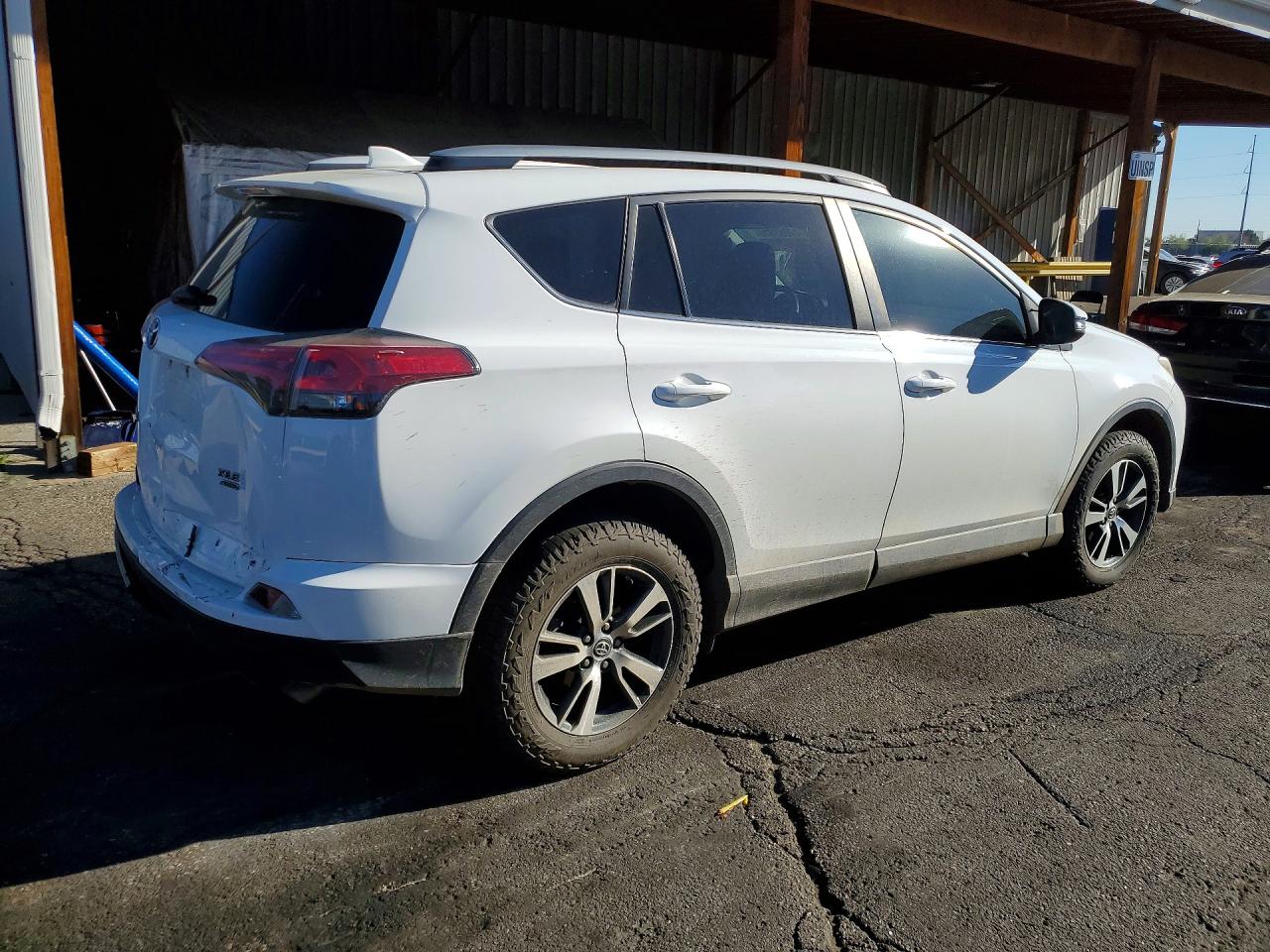 2017 TOYOTA RAV4 XLE photo 5