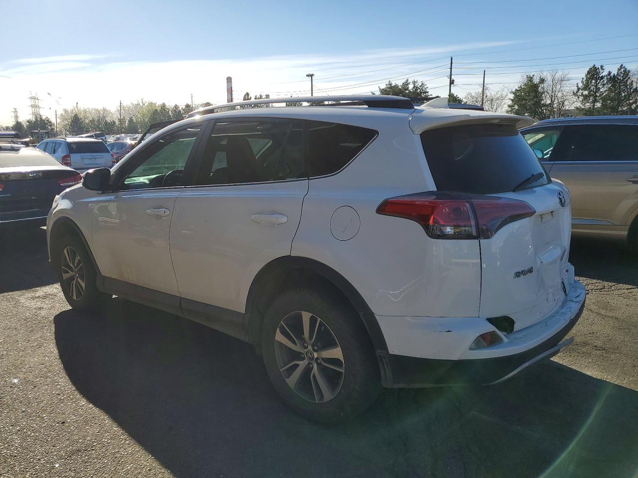 2017 TOYOTA RAV4 XLE photo 3