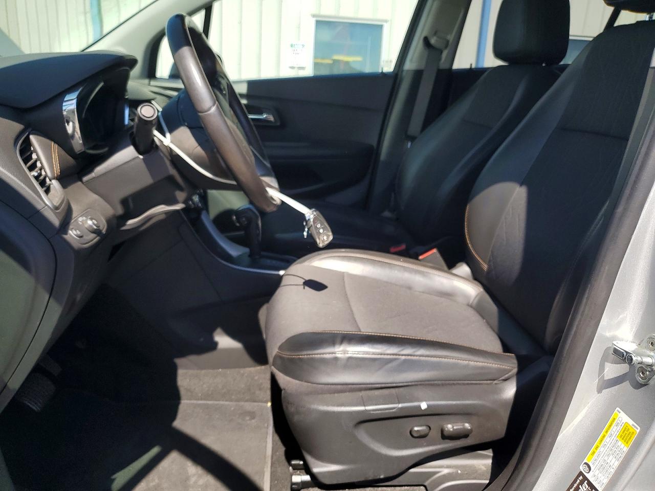 2022 CHEVROLET TRAX 1LT photo 13