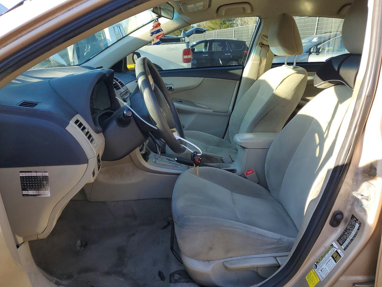 2012 TOYOTA COROLLA photo 13