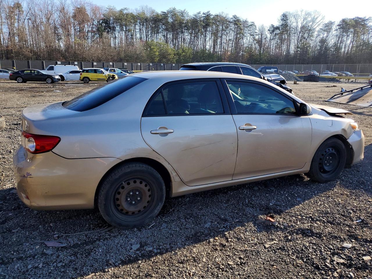 2012 TOYOTA COROLLA photo 5