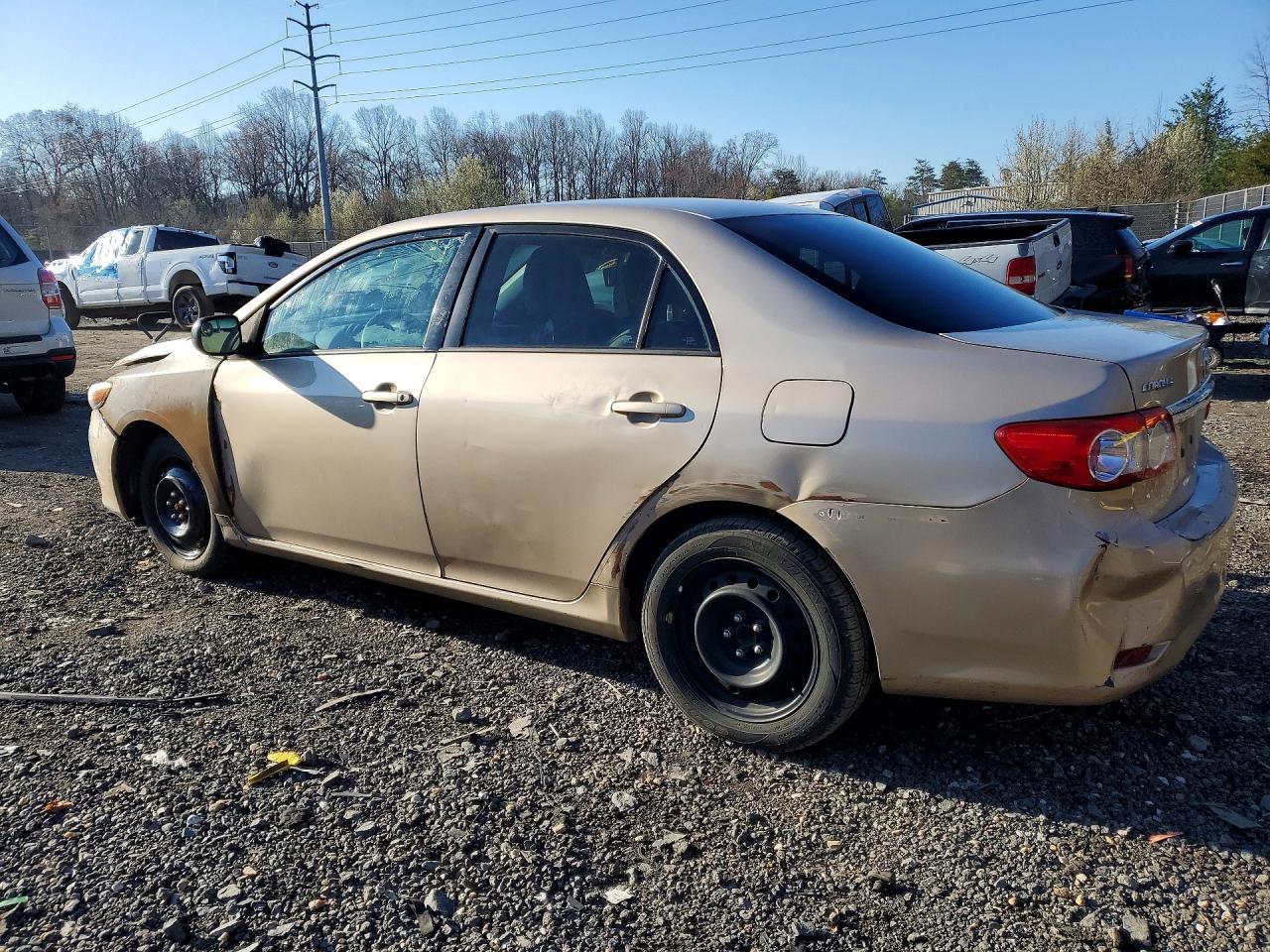 2012 TOYOTA COROLLA photo 3