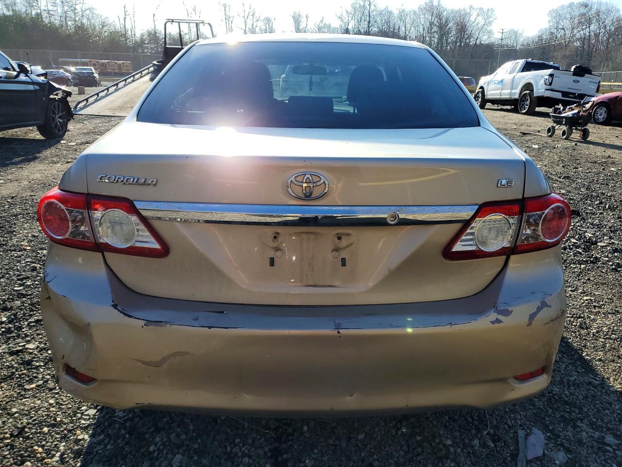 2012 TOYOTA COROLLA photo 11