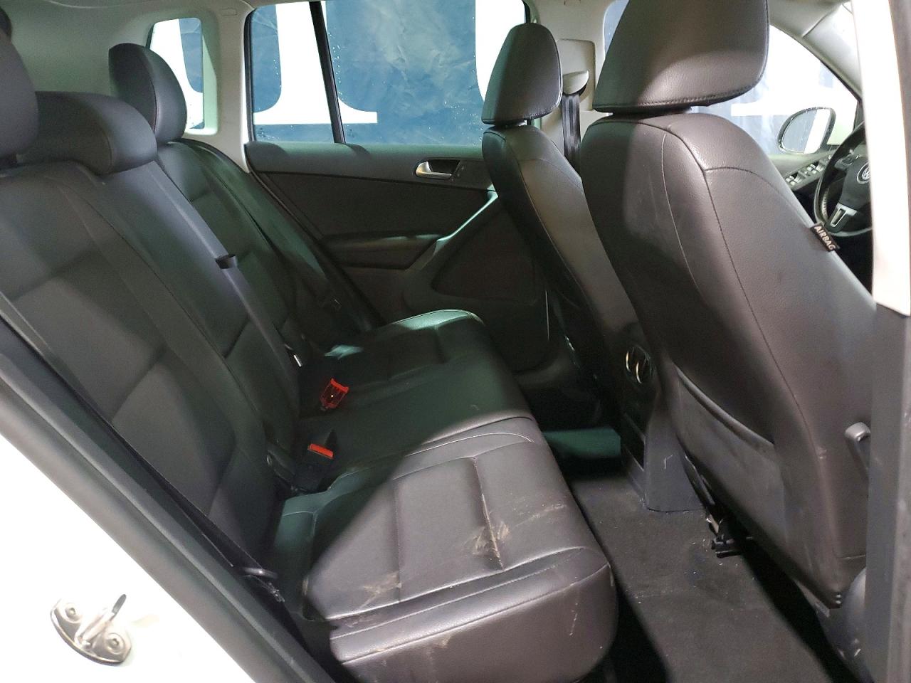 2016 VOLKSWAGEN TIGUAN S photo 11
