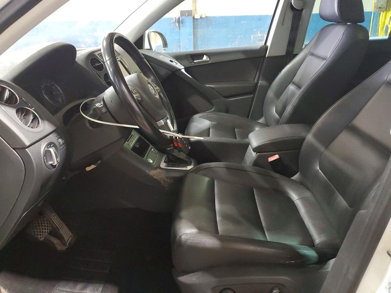 2016 VOLKSWAGEN TIGUAN S photo 7