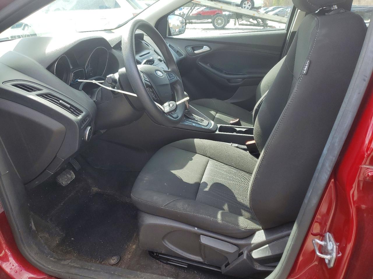 2017 FORD FOCUS SE photo 19