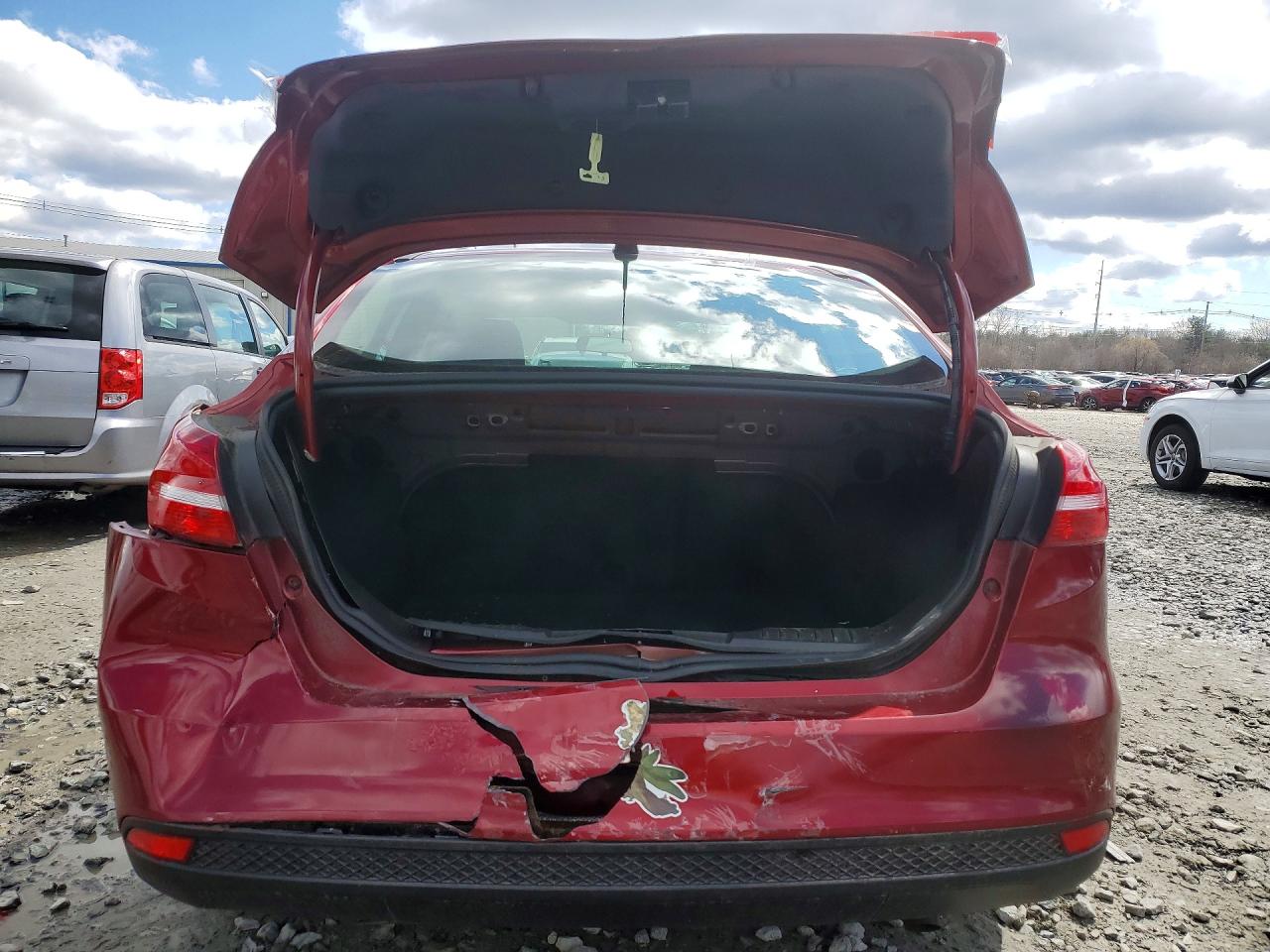 2017 FORD FOCUS SE photo 16