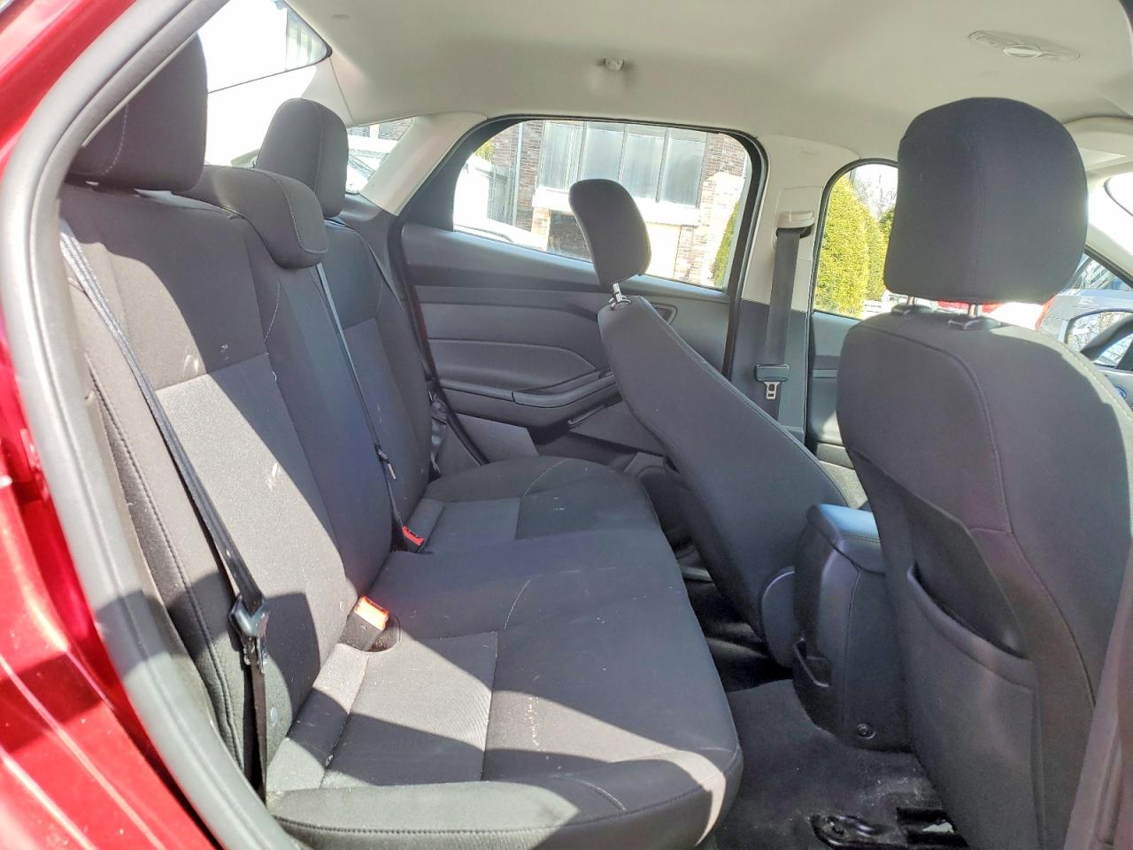 2017 FORD FOCUS SE photo 28