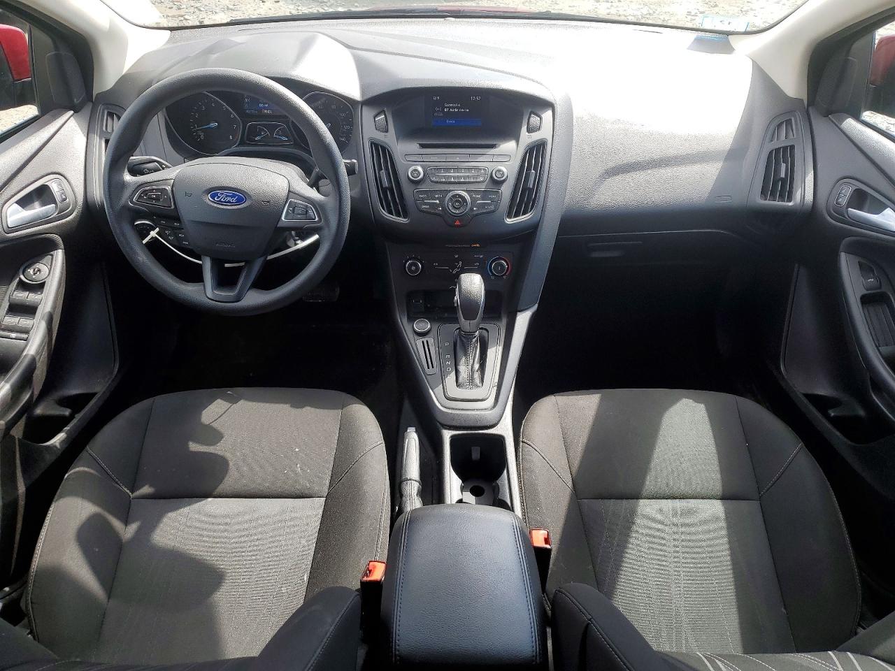 2017 FORD FOCUS SE photo 22