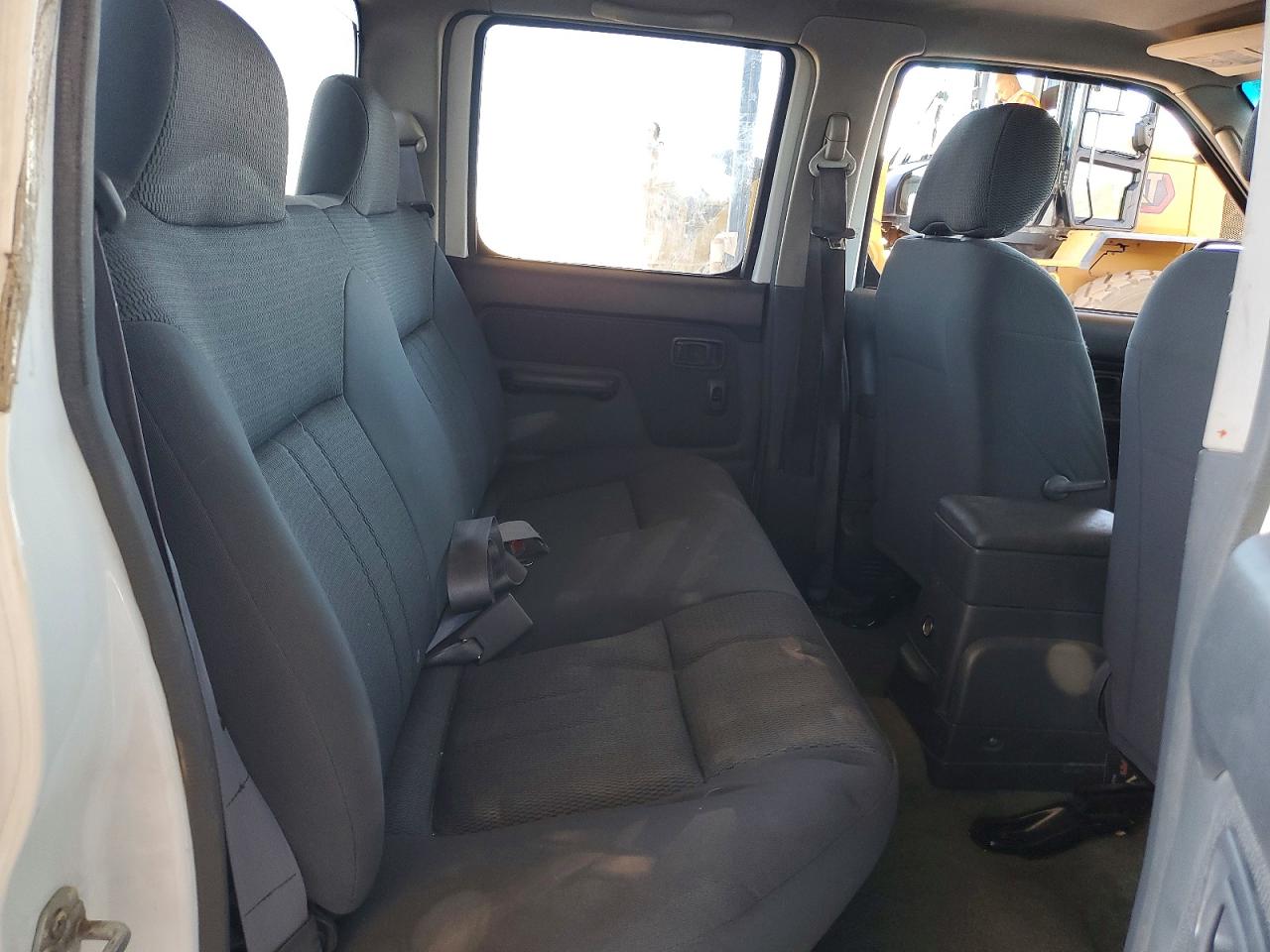 2004 NISSAN FRONTIER XE-V6 photo 19