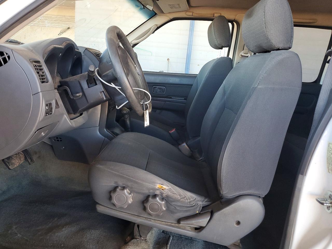2004 NISSAN FRONTIER XE-V6 photo 13